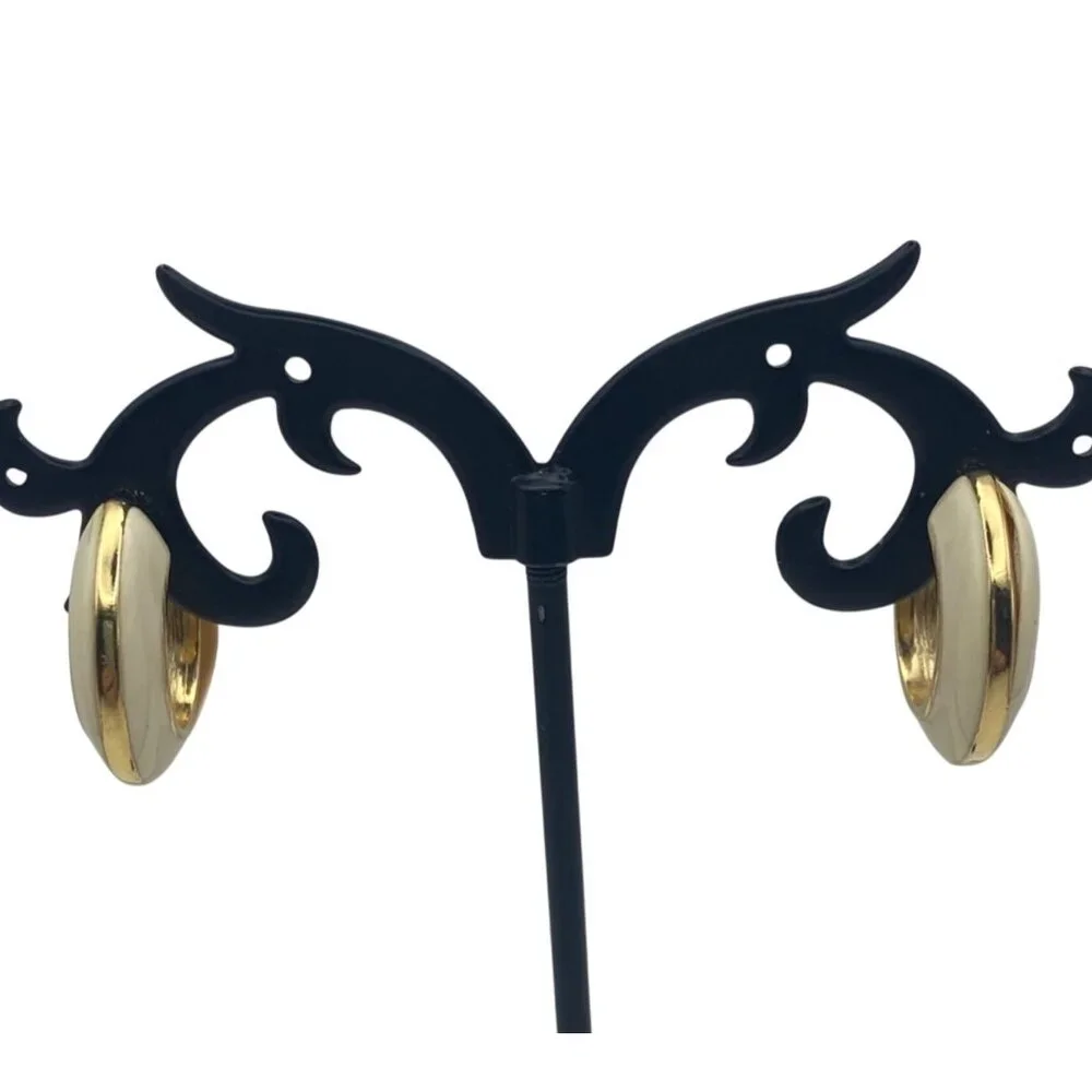 Vintage Trifari Ivory Gold-Tone Hoop Earrings Pierced Classic Puffy Corpcore - Picture 2 of 11